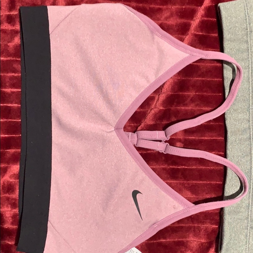 Selling 6 sports bras in perfect condition. - Picture 4 of 8